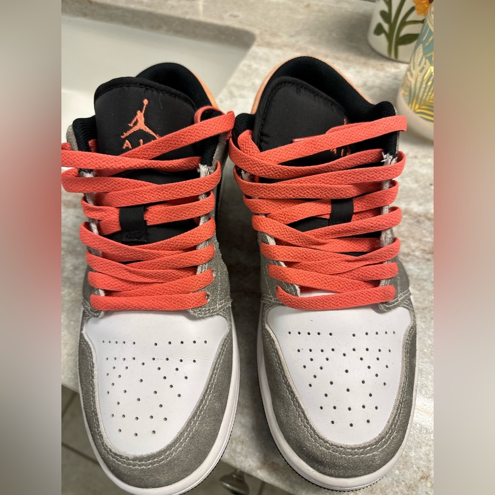 Nike Dunk size 7.5 men’s, size 9 women